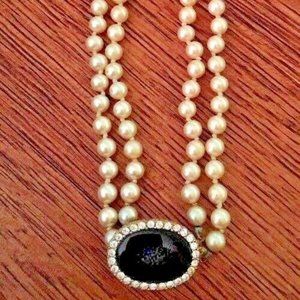 Vintage Ladies faux pearl necklace Black rhinestone